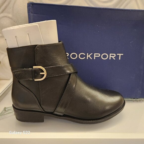 ROCKPORT "Vicky" Womens Leather Criss-Cross Ankle Boots. NIB. Size 6 - Picture 1 of 13